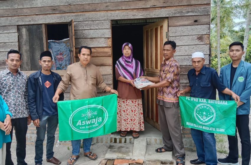  MWCNU dan IPNU Batu Bara Berbagi Beras Kepada Warga Pesisir Lima Puluh