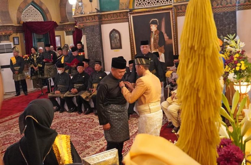  Bupati Zahir Mendapat Anugrah Adat Gelar Datuk Setia Abiyasa Negara Dari Kesultanan Deli