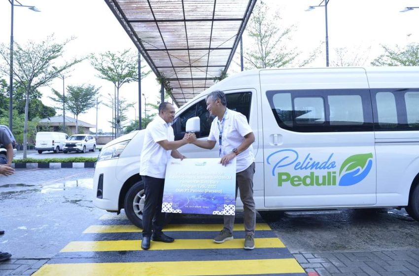  Bupati Zahir Terima Bantuan 1 Unit Mobil TJSL dari PT Pelindo