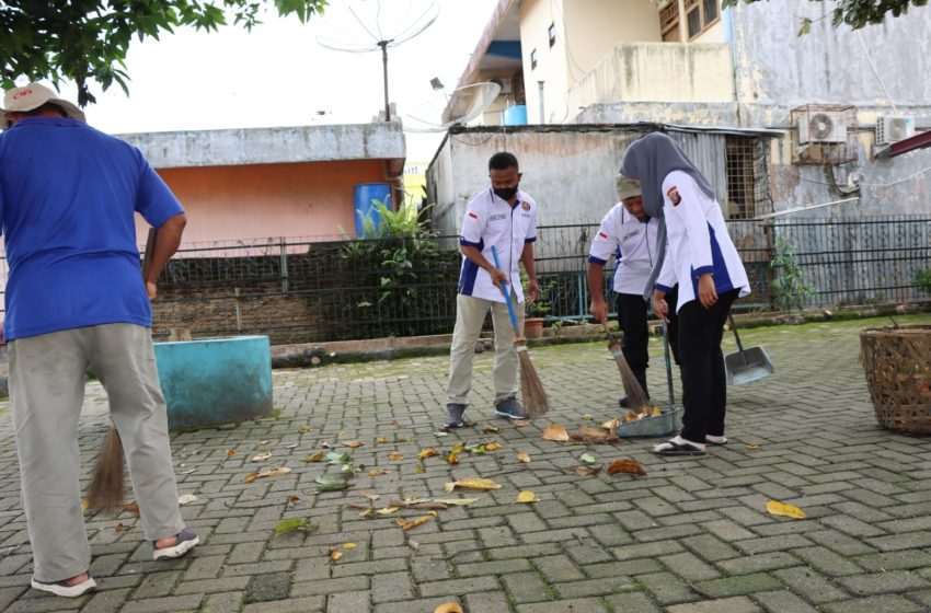  Sambut HUT Humas Polri Ke 71 Personil Humas Polres Batu Bara Bersih Bersih Rumah lbadah