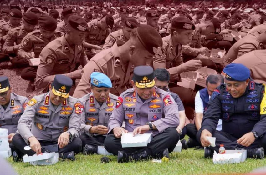  Duduk Sambil Makan Bersama, Kapolri Pastikan Kesiapan Personel Amankan KTT G20