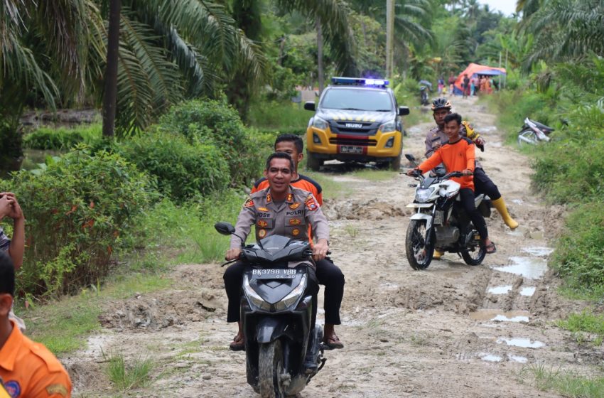  Kapolres Batu Bara Bersama Jajaran nya Giat Baksos Kepada Warga Terdampak Banjir