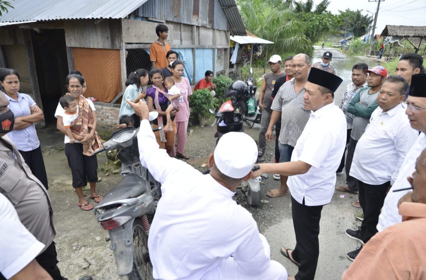  Kunjungi Warga Terdampak Banjir, Bupati Zahir Tanggapi Keluhan Warga