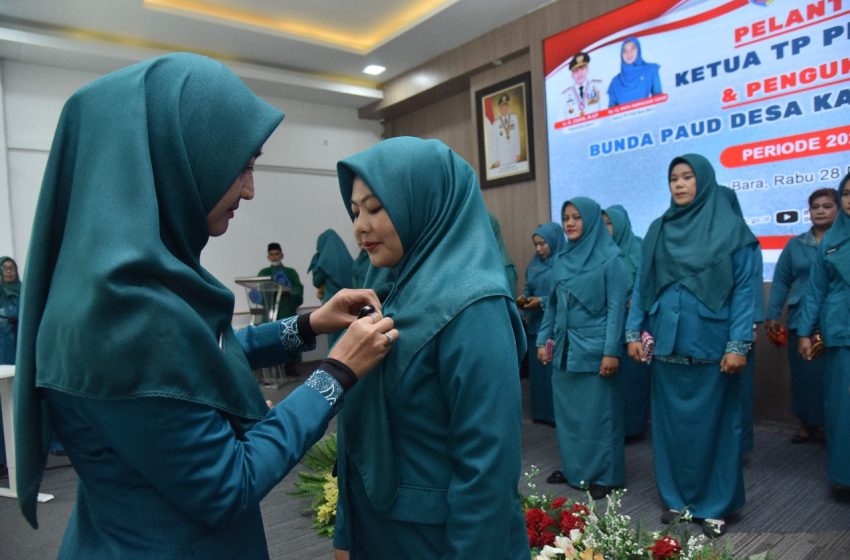  Ny. Maya Lantik Ketua TP PKK Desa Sekaligus Kukuhkan Bunda PAUD Desa Periode 2022 -2028