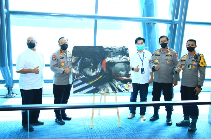  Polri Pamerkan Lukisan Para Difabel di Bandara Soetta