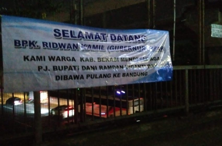  Viral !!! Spanduk Desakan Masyarakat Turunkan PJ Bupati