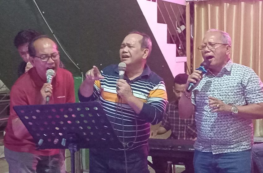  Asyik, Pengunjung Cafe Martin Terhibur Dengan Penampilan Artis Batak