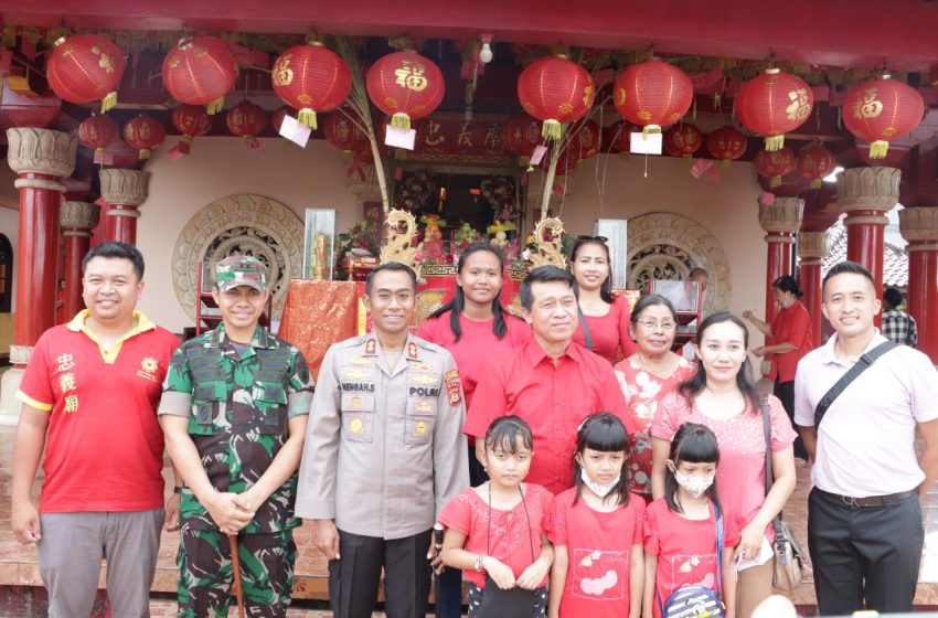  Kapolres Klungkung Bersama Dengan Bupati dan Dandim 1610/Klungkung Pantau Langsung Perayaan Imlek 2574 Kongzili