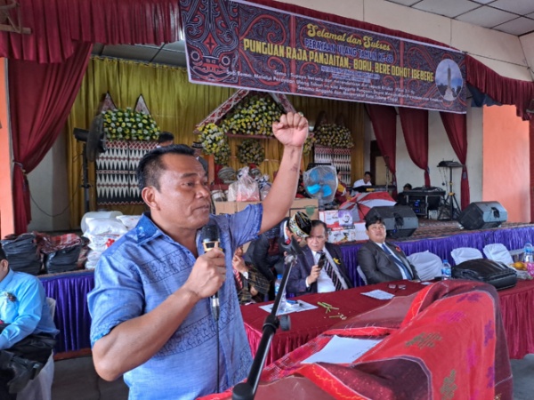  Kasat Narkoba Polres Tebingtinggi Dapat Ulos dari Punguan Raja Panjaitan