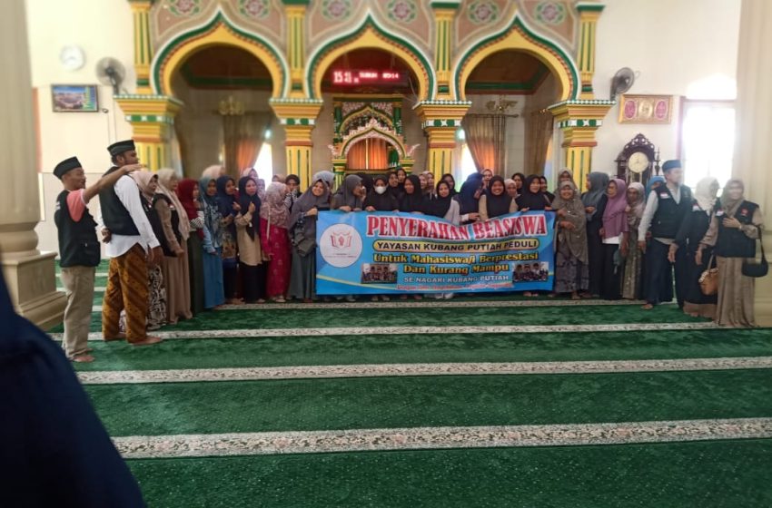  Yayasan Kubang Putih Salurkan Beasiswa Ke Mahasiswa/i Yang Berprestasi dan Peduli Nagari