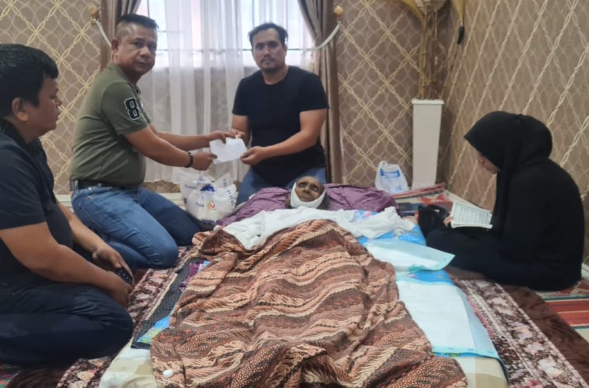  Ketua Pewarta Polrestabes Medan Berikan Santunan kepada Keluarga Wartawan Senior