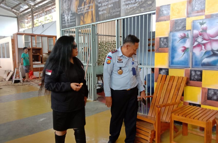  Kasihhati Ketua Presidium FPII Apresiasi hasil Karya warga binaan Lapas Kelas IIA Serang