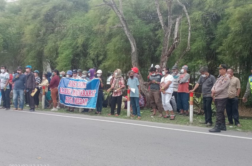  Massa Kembali Desak Polrestabes,  Proses Seadilnya-adilnya Dua Oknum Anggota DPRD Medan Aniaya Warga