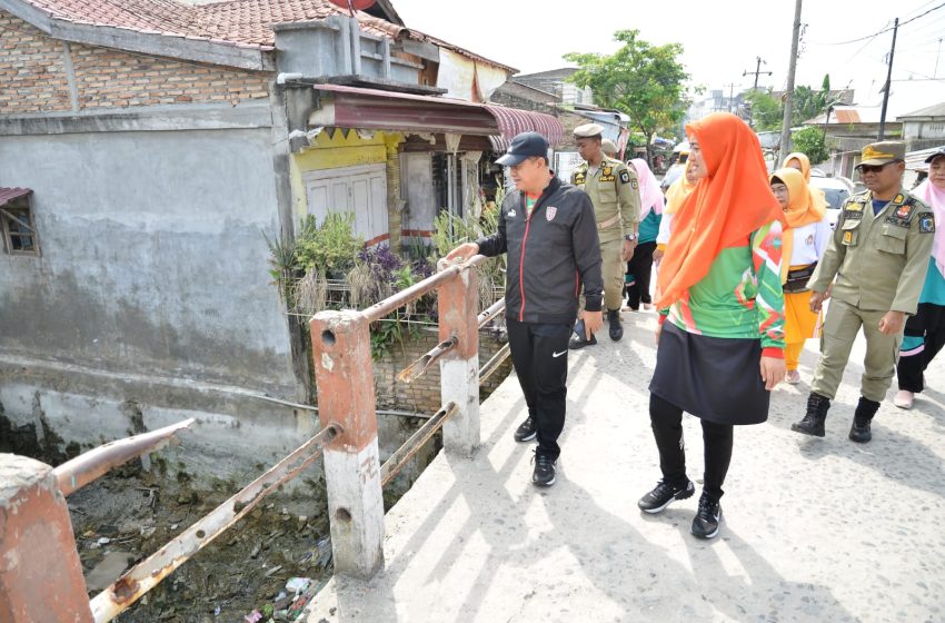  Pemkab Batu Bara Bersama Pokdarling Lakukan Aksi Bersih-bersih di Desa Pahlawan