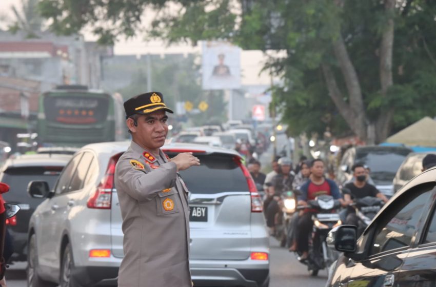  Kapolres Batu Bara Turut Melaksanakan Gatur Lalin Agar Pengguna Jalan Tidak Terjebak Macet
