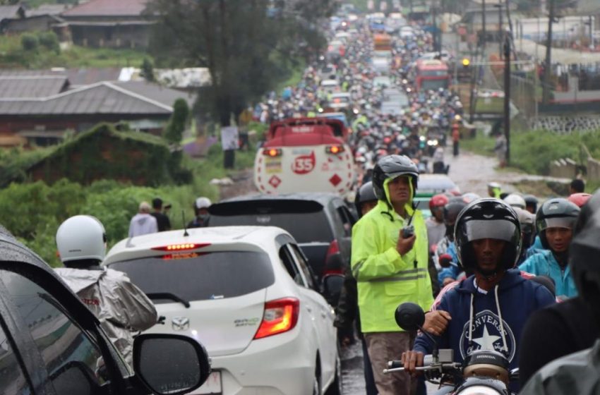  Banjir Bandang Kawasan Sembahe, Jalur Transportasi Medan-Berastagi Macet Total 