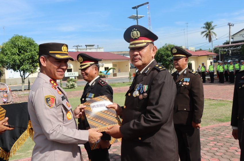  Kapolres Batu Bara Pimpin Apel Kenaikan Pangkat dan Purna Bakti Sejumlah PJU Polres Batu Bara