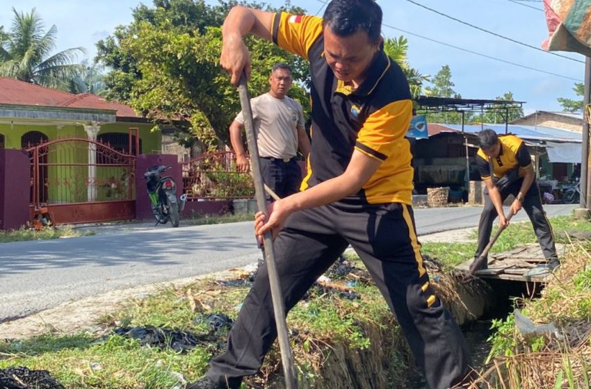  Sambut HUT Bhayangkara ke 77 Polsek Indrapura Gelar Gotroy dan Bagi Sembako