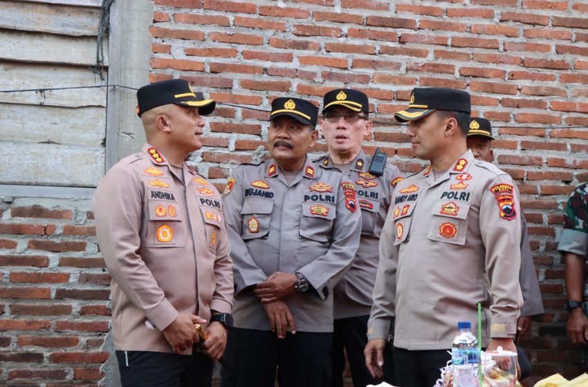  Hari Bhayangkara ke-77, Kapolresta Pati dan Kapolsek Tlogowungu Berikan Bantuan Bedah Rumah