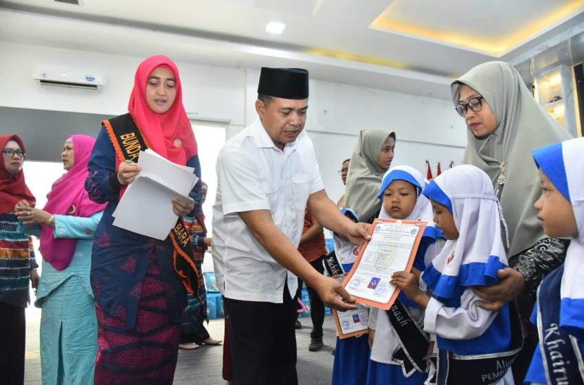  Bupati Zahir dan Ny. Maya Lepas Siswa UPT TK Negeri Pembina se-Kabupaten Batu Bara