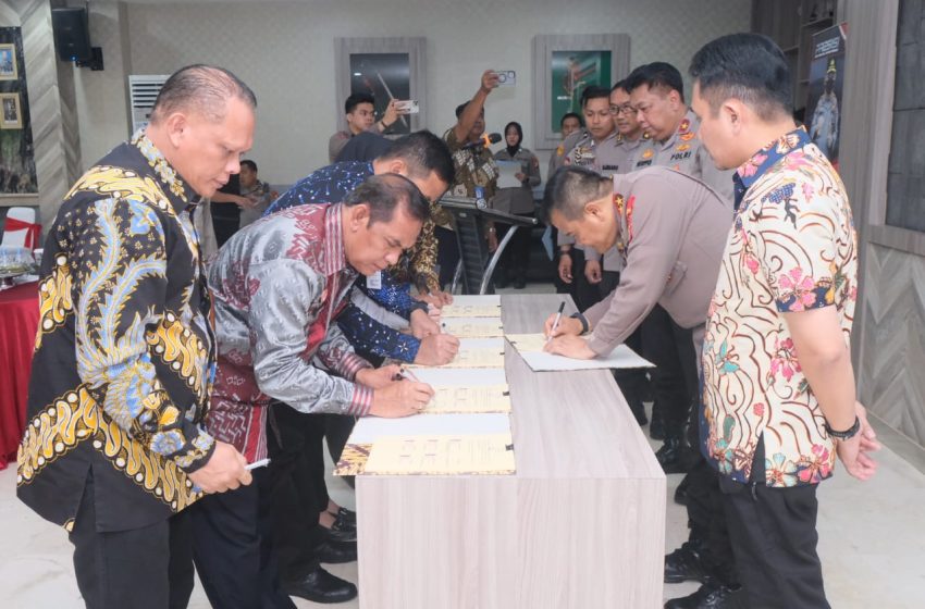  Kapolda Sulsel Tandatangani Kesepakatan Bersama Antara Satgas TPPO Polda Sulsel Dengan Instansi Terkait