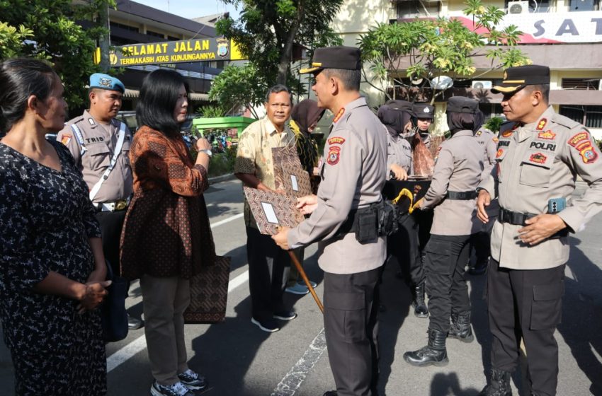  Kapolrestabes Medan Berikan Penghargaan Kepada Personel Berprestasi