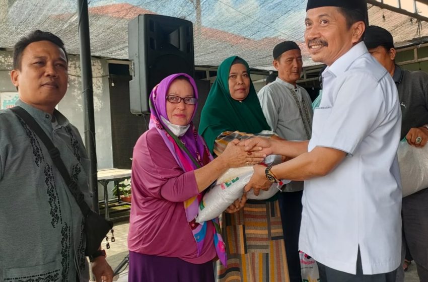  Bantu Beban Perekonomian Umat, Ketua PINBAS MUI Sumut Putrama Alkhairi Salurkan Zakat