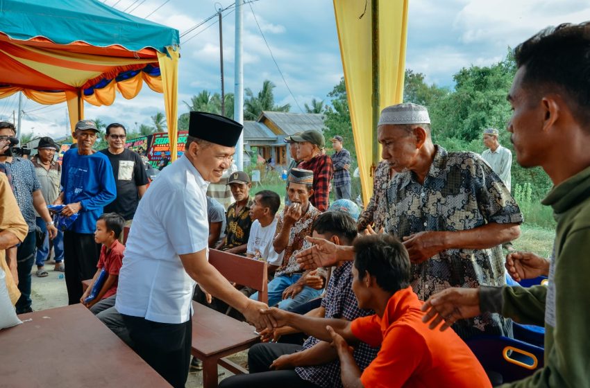  Resmikan TPI Desa Guntung, Bupati Zahir Bagikan Kartu Asuransi Nelayan