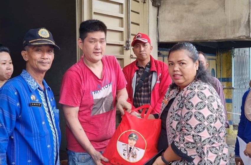  Dinas Sosial Batu Bara Bantu Korban Kebakaran di Indrapura