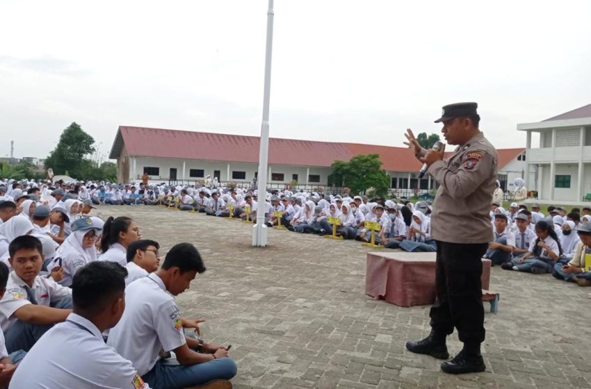  Satbinmas Polrestabes Medan Sosialisasi Bahaya Narkoba dan Kenakalan Remaja di SMAN 2 Medan