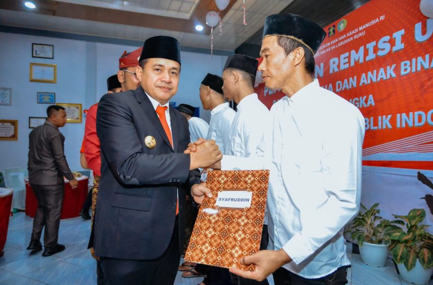  Bupati Zahir Serahkan Remisi di Lapas Labuhan Ruku, 38 Wabin Langsung Bebas