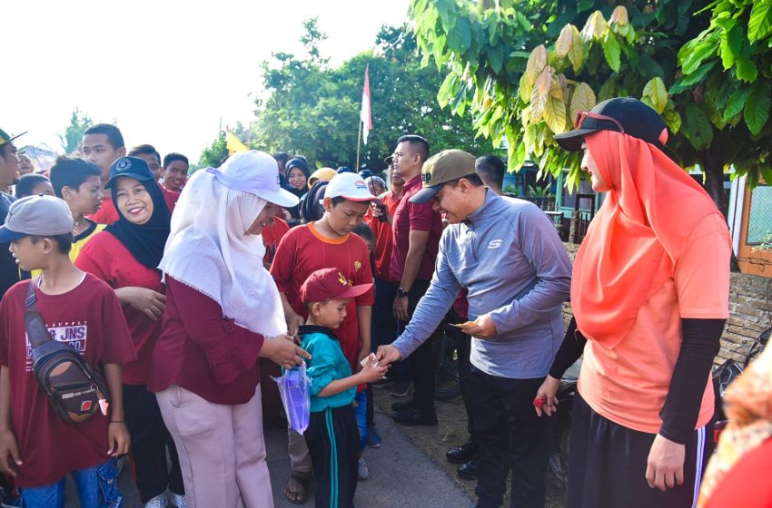  Ikut Jalan Santai, Bupati Zahir Diserbu Anak-anak