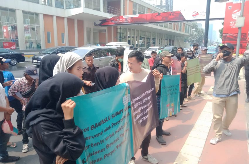  Demo Kantor Bawaslu RI, Koalisi Kawal Pemilu Tanpa Sara : Pecat Komisioner Bawaslu Tapteng Dekat Dengan Politisi PDIP