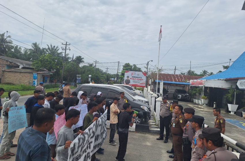  APDESU INDONESIA Unjuk Rasa Minta Kajari Proses Kadis Perikanan & Peternakan