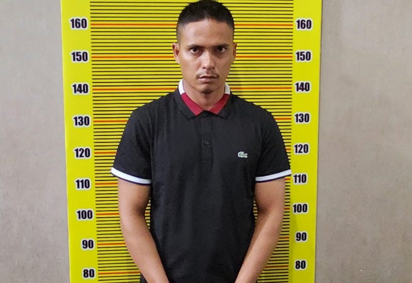  Selundupkan Sabu di Sepatu, 2 Pemuda Dibekuk Polda Sumut di Bandara Kualanamu