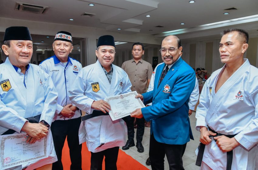  Pelantikan Pengprov KKI Sumut, Bupati Zahir Terima Sabuk Hitam