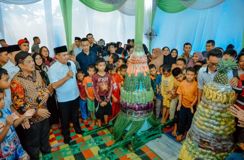  Kenduri Desa Tanah Rendah, Bupati Zahir Bagikan Bantuan