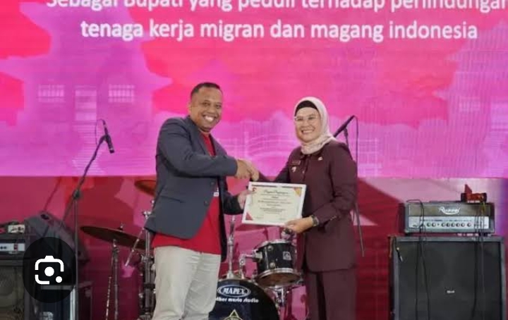  Peringatan Hari Pekerja Migran Indonesia, Bupati Indramayu Nina Agustina  : Bangga dengan Pemkab Tapsel dan Patut Dicontoh