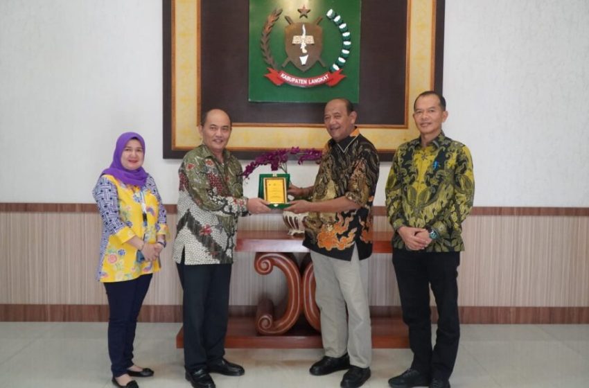  Bank Sumut Stabat Serahkan CSR ke Pemkab Langkat
