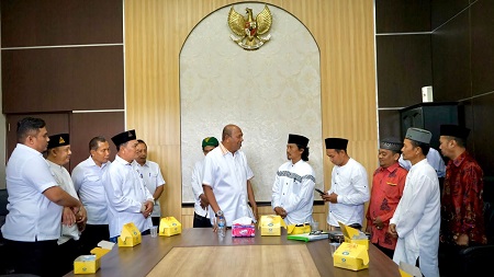  Alumni Tebu Ireng Audiensi ke Plt Bupati Langkat, Minta Bimbingan