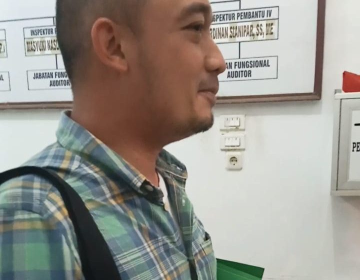  Diduga Diperiksa Kajatisu, Wajah Kepala Inspektorat Tapteng Terlihat Pucat