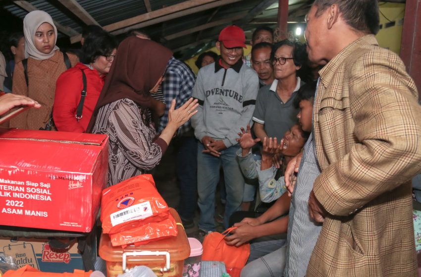  Wali Kota Lihat Warga Korban Kebakaran Jalan Tualang, Kelurahan Kahean, Kecamatan Siantar Utara