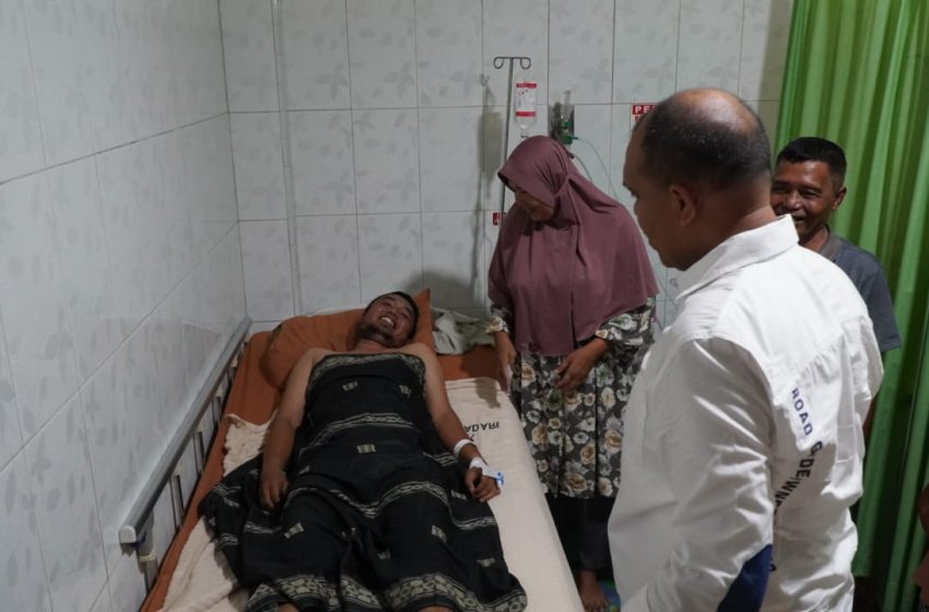  Pj. Bupati Langkat Faisal Hasrimy Sempatkan Jenguk Staf Dinas Kominfo Terkena Serangan Jantung