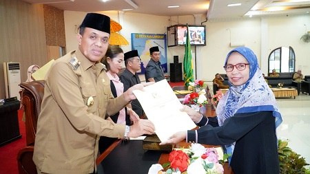  Faisal Hasrimy Sampaikan LKPJ Bupati Langkat 2023 & Perubahan Propemperda di Paripurna DPRD