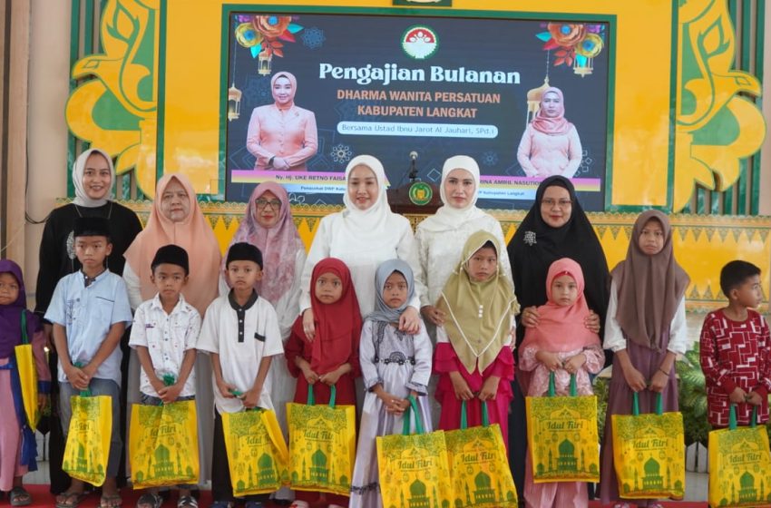  Ny Hj Uke Retno Faisal Hasrimy Beri Santunan 122 Anak Yatim Bersama DWP Langkat