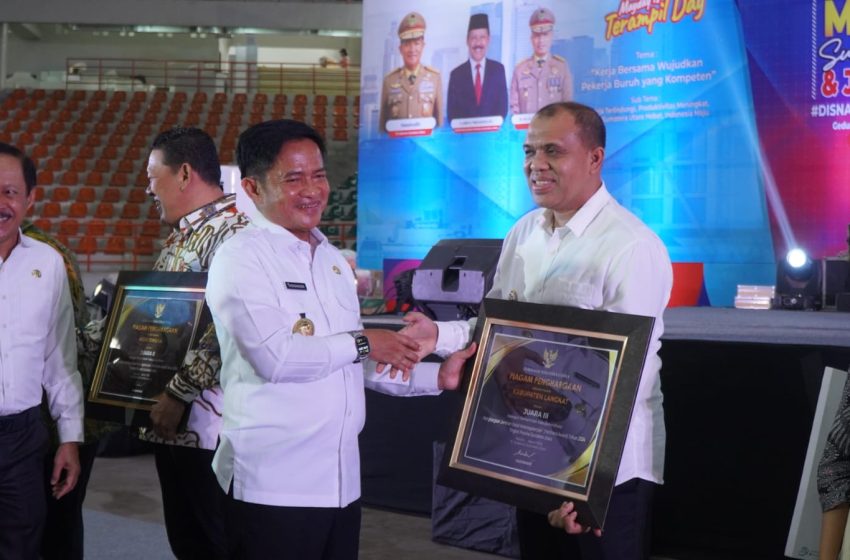  Pj Bupati Langkat Faisal Hasrimy Terima Paritrana Award 2024
