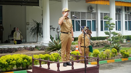  Sekda Kab.Langkat Amril Pimpin Apel Gabungan Pemkab Langkat
