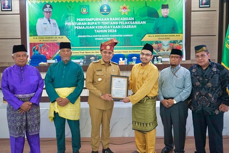  Pj. Bupati Langkat Wajibkan Pemakaian Teluk Belanga di Hari Jum’at untuk ASN
