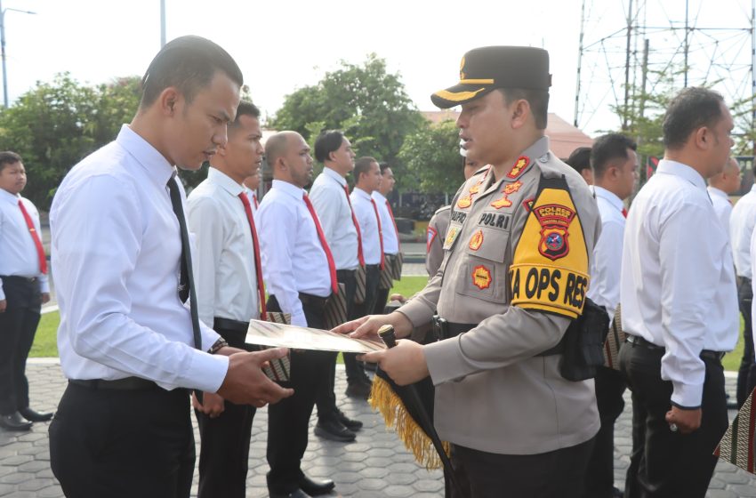  Kapolres Batu Bara Berikan Award Kinerja Terhadap 45 Personel Polres Batu Bara