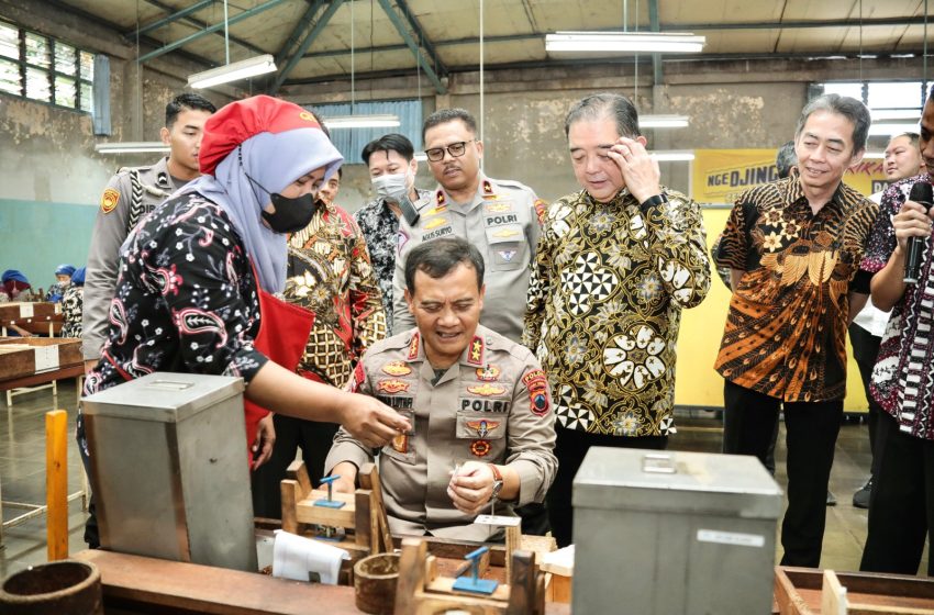 Perkuat Ekonomi Daerah, Kapolda Jateng cek Sejumlah Pabrik di Kudus